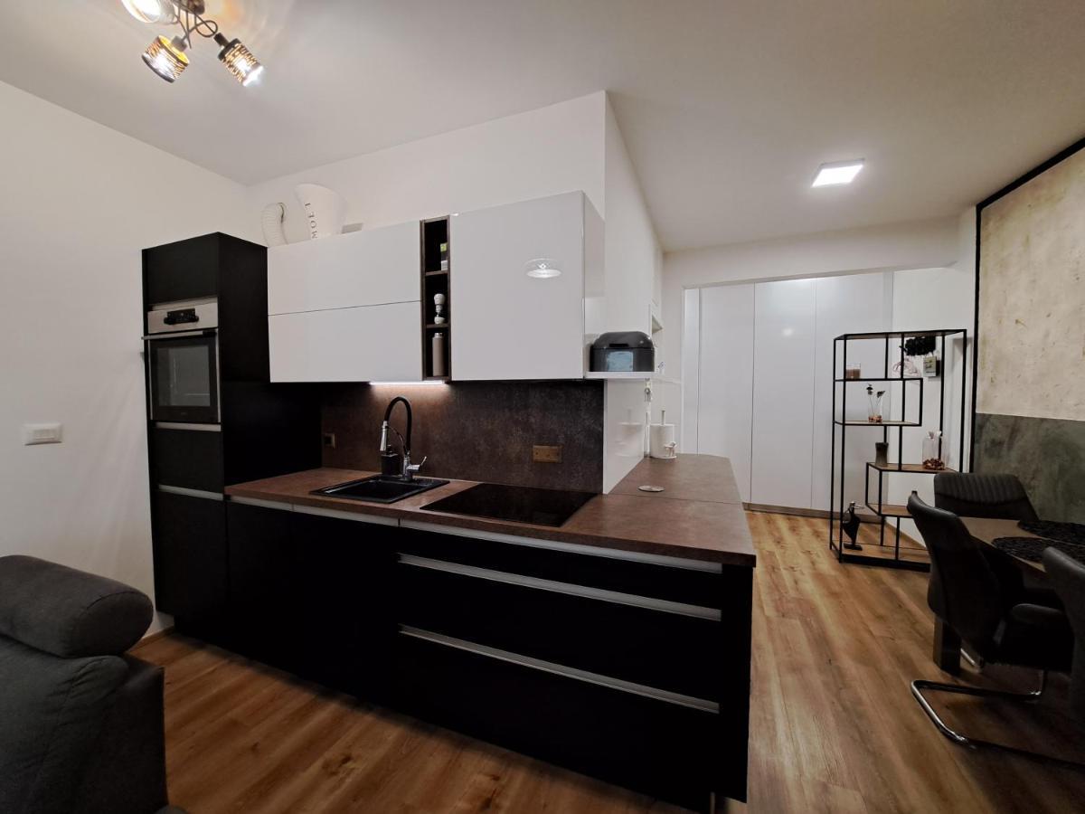 Stunning New Apartment With Free Parking Near City Centre 류블랴나 외부 사진