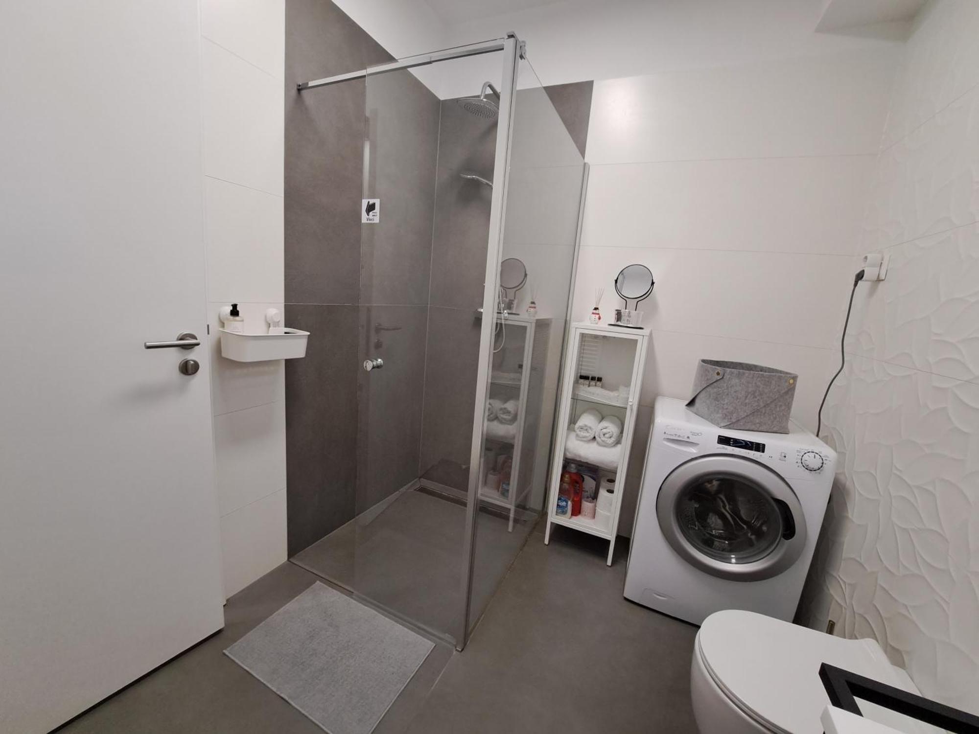 Stunning New Apartment With Free Parking Near City Centre 류블랴나 외부 사진