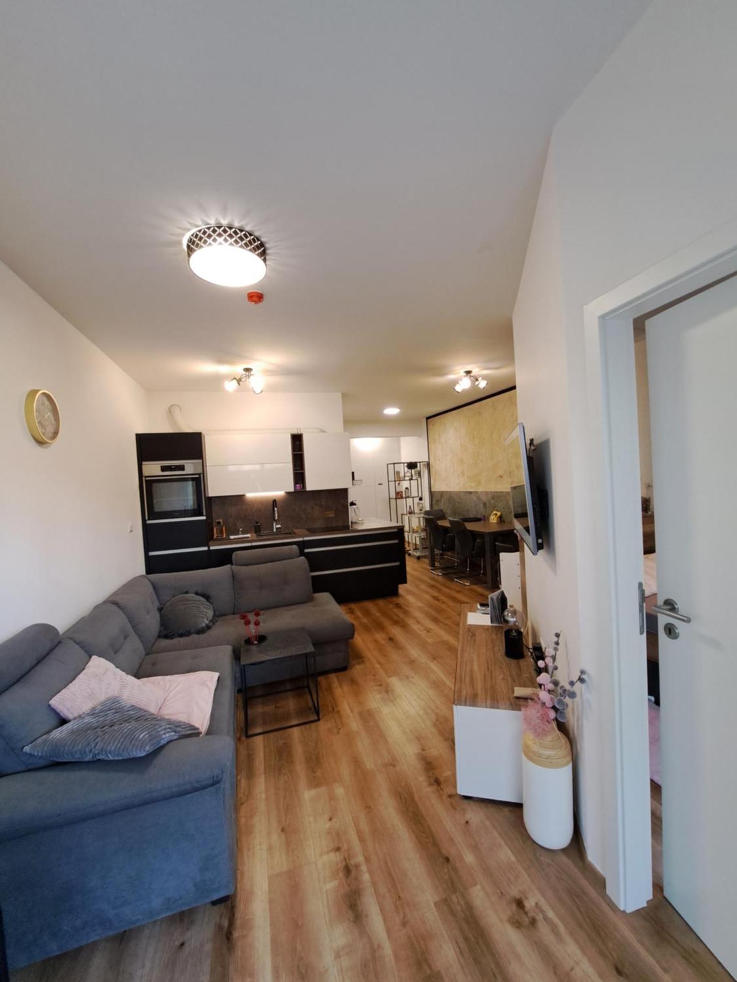 Stunning New Apartment With Free Parking Near City Centre 류블랴나 외부 사진