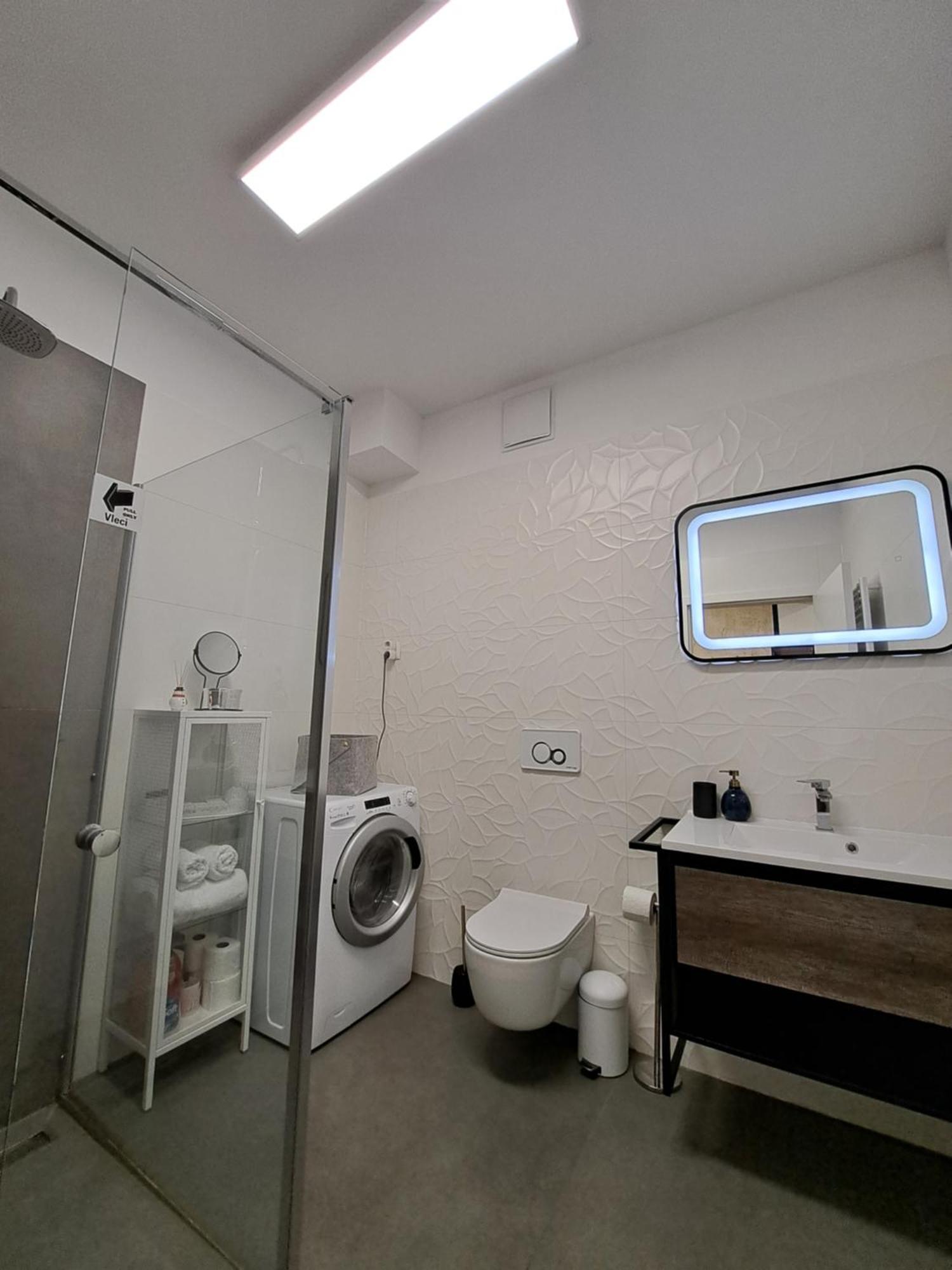 Stunning New Apartment With Free Parking Near City Centre 류블랴나 외부 사진